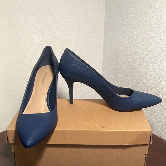 “NEW” BCBGeneration Sexy Heels - Picture 8 of 12